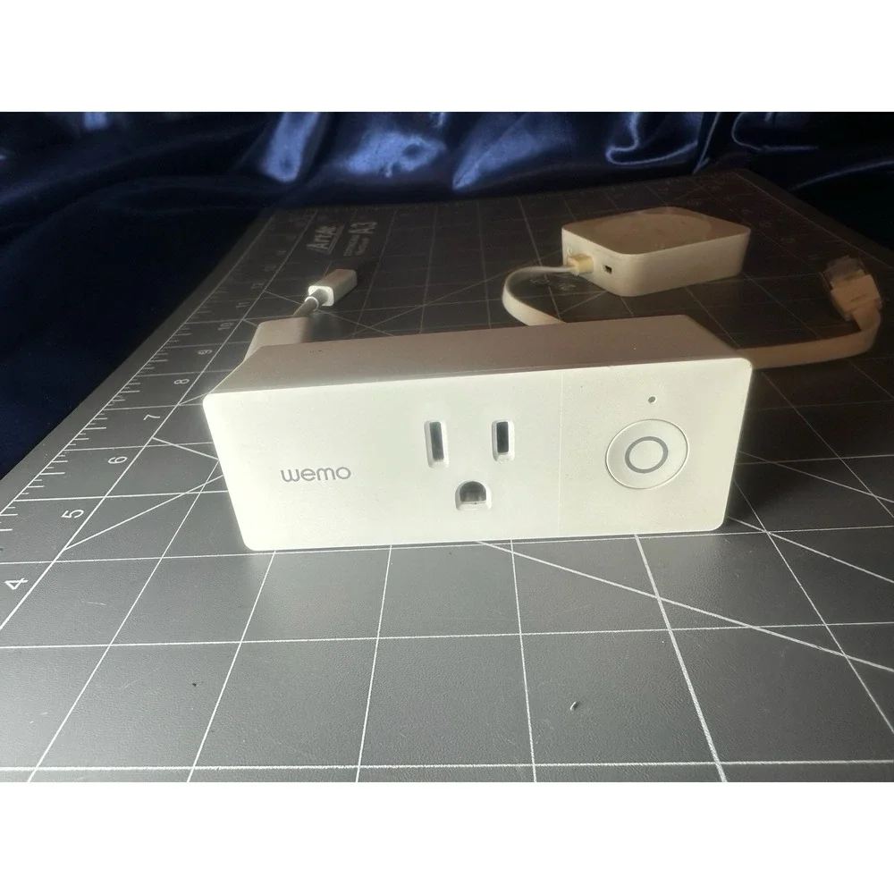 Wemo Mini Smart Plug + Wemo Bridge F7C074 + Apple A1433 Ethernet Adapter - Picture 2 of 16
